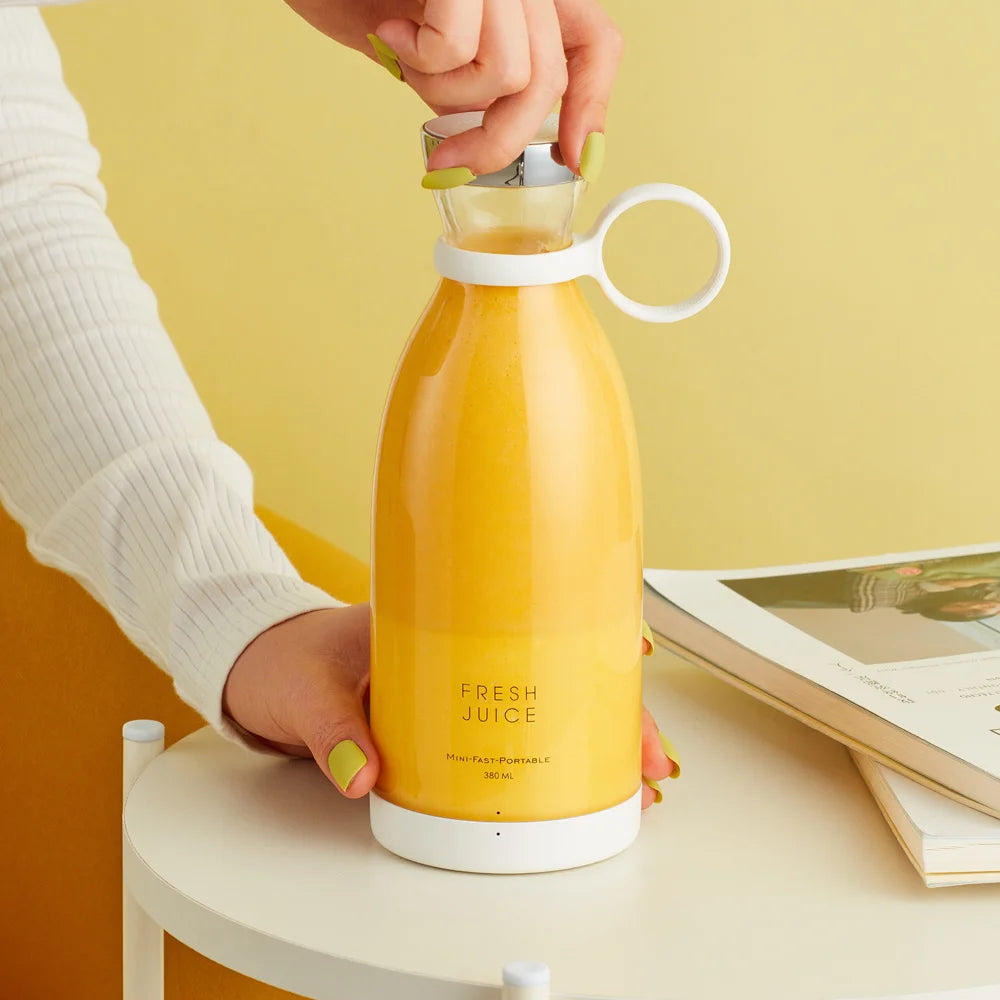 Compact and Powerful 350ML Portable Electric Juicer - Your Ultimate Fruit and Vegetable Blender